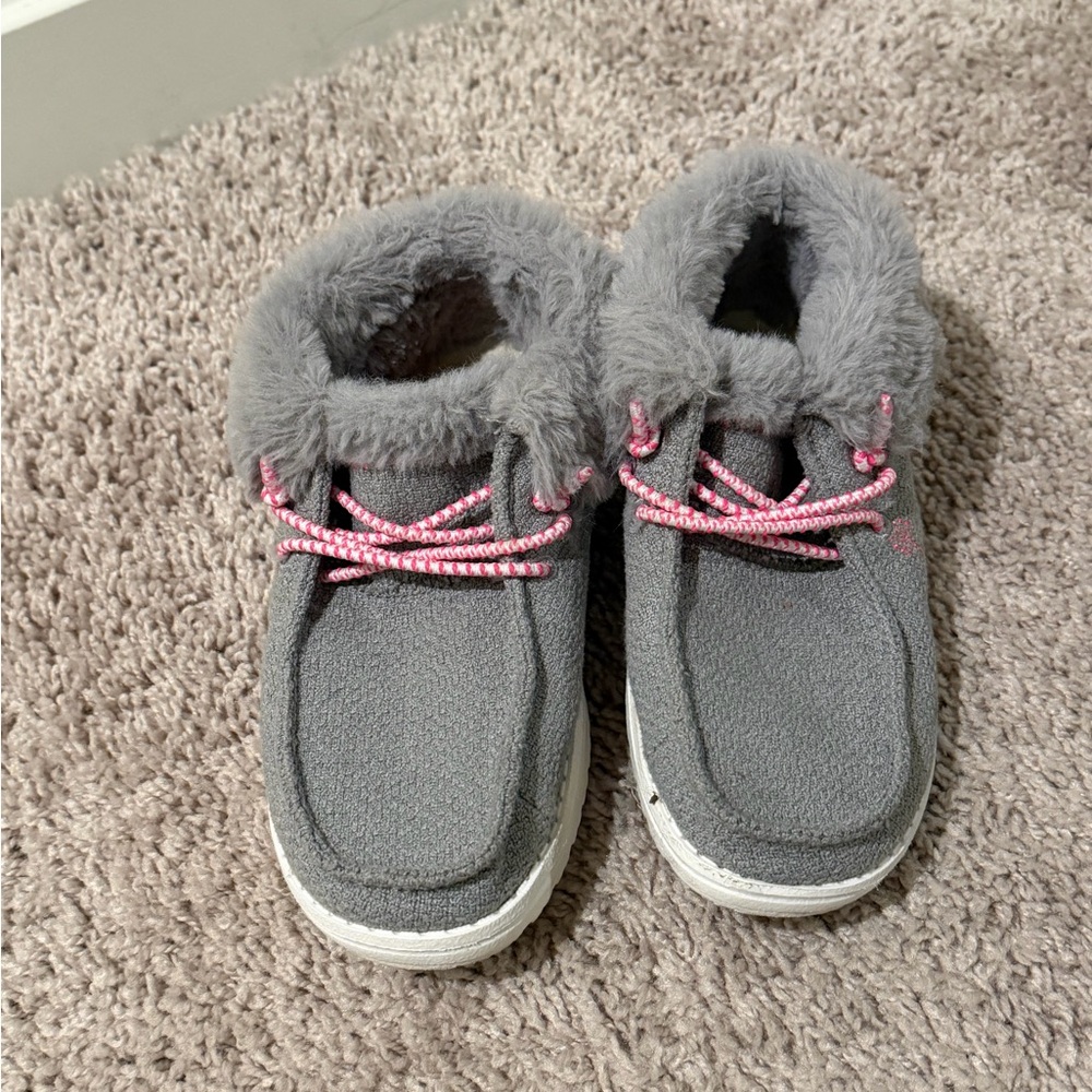 Girls gray fuzzy Hey Dudes